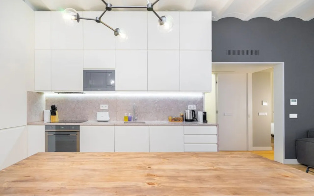 LS48 Prime Location Upscale Apartment