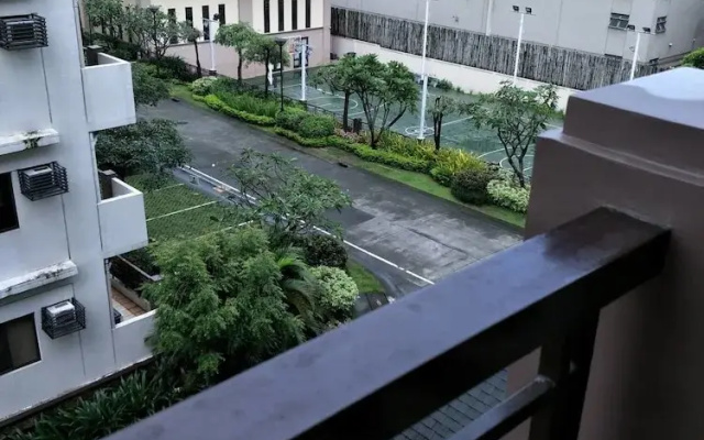 The Redwoods SM Fairview with Balcony Quezon City,Metro Manila Philippines