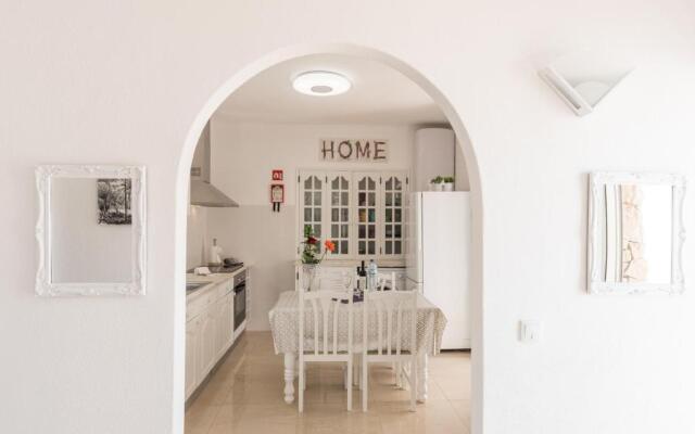 Fisherman's Beach Home 2BR 2BA AC Wi-Fi