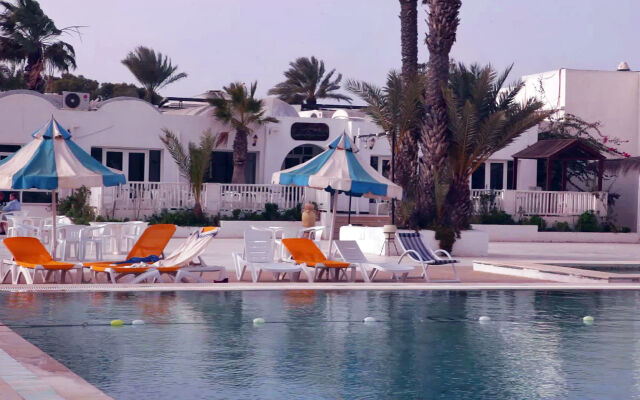 Hari Club Beach Resort
