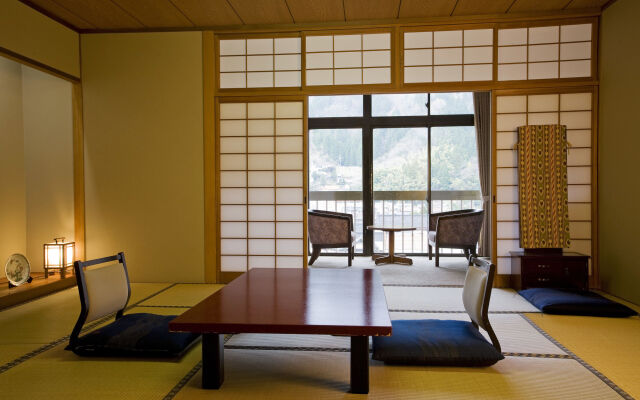 Izanro Iwasaki Ryokan