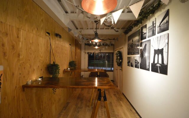 R Guest House - Hostel