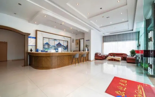 Hengdian Huayuan Hotel (Along the River During the Qingming Festival)
