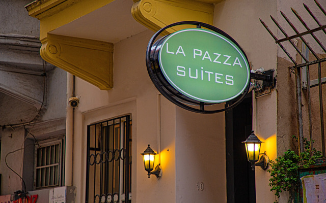 La Pazza Suites