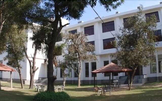 Madhu Resorts