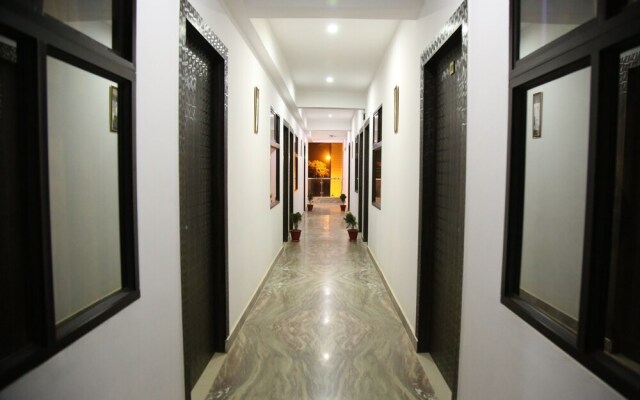 OYO 19535 Hotel Taj Niwas