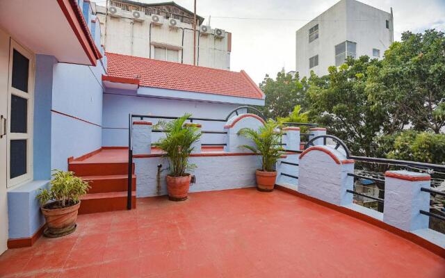 Fabexpress Ravikeerthis Service Apartment