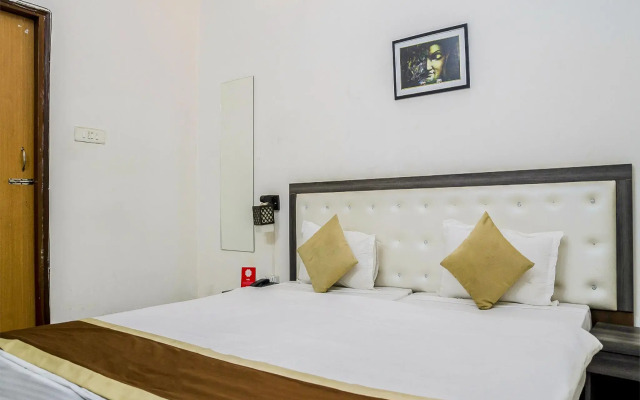 Oyo 6774 Apartment The White Feathers