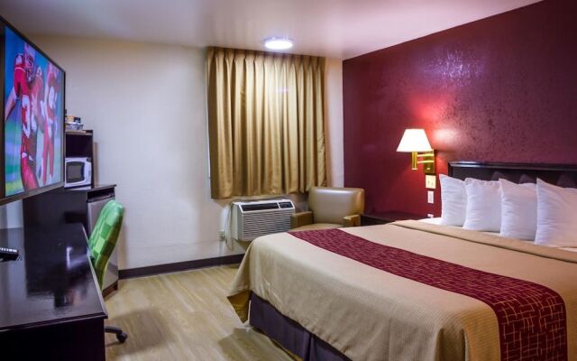 Red Roof Inn & Suites Piqua