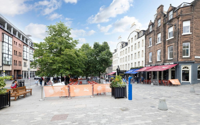 ALTIDO Glamorous1-bed flat overlooking Grassmarket