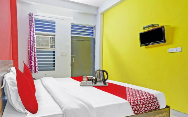 OYO 82775 Radhe Hotel