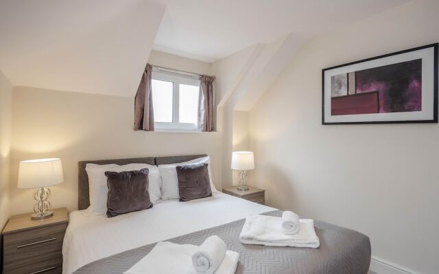 Luxury 1 Bedroom Apartment with Parking