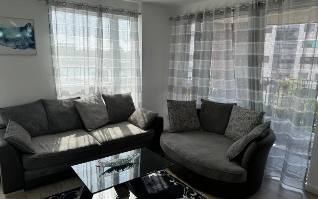 London City Chic Apartment With 3 Bedrooms