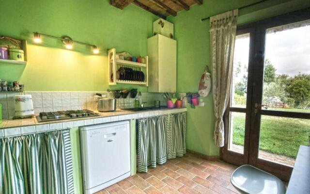 Wonderful house with hot tube and infinite view on Chianti 5 min drive form Siena-Cozy house