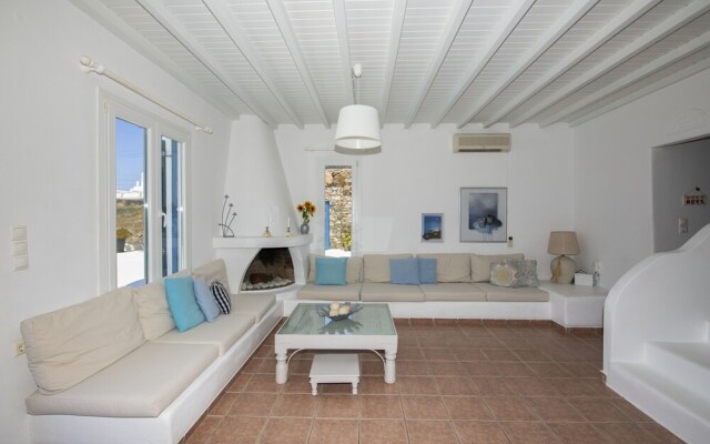 Serene Villa by Stylish Stays