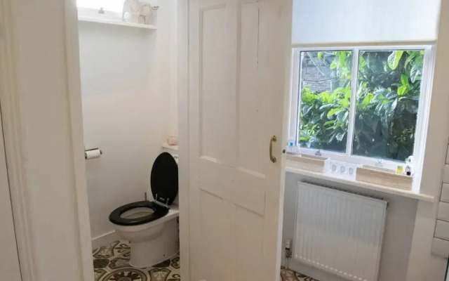 Stunning First Floor Flat In Excellent Location