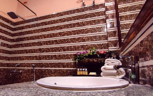 Park Square Hotel And Banquet