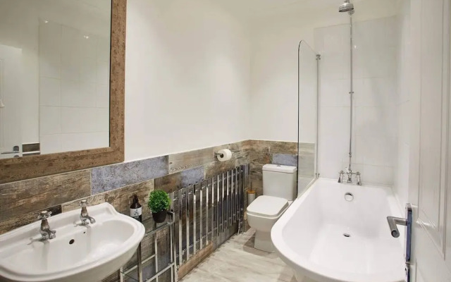 Host Stay Pearl Apartment