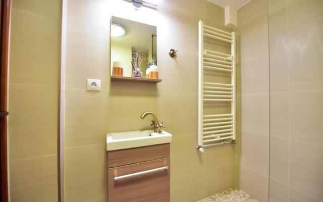 Thalia Apartment