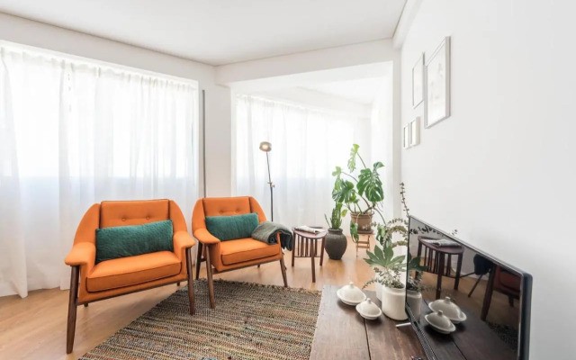 GuestReady - Orange Basket Flat