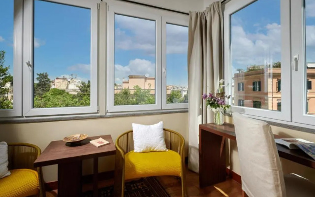 Palm Gallery Hotel
