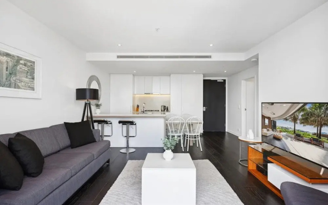 Chic 1-bedroom Apartment With Pool