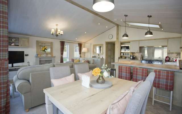 6 Berth Luxury Lodge in Christchurch, Dorset