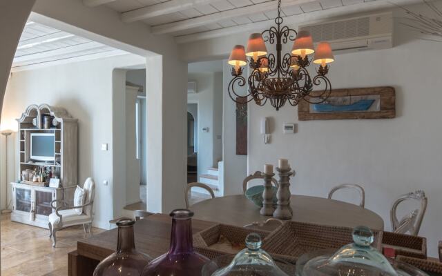 Villa Aphrodite sunkissed MykonianLuxury