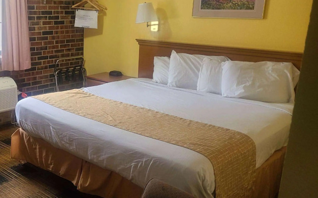 Travelodge by Wyndham Airport Platte City