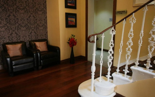 Acorn Hotel