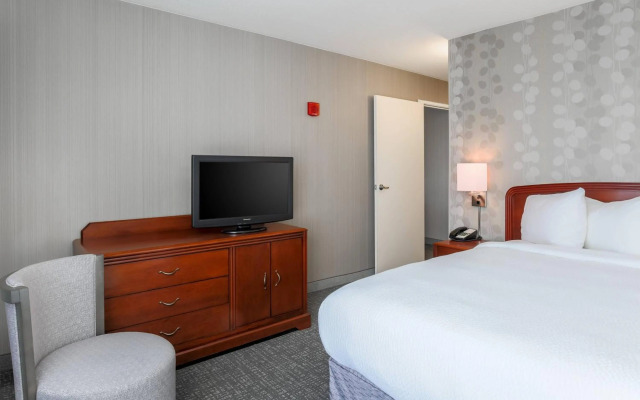 Courtyard Roseville Galleria Mall/Creekside Ridge Drive