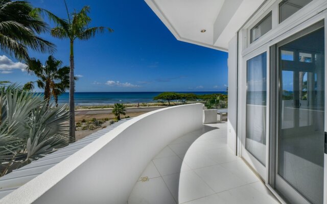 Ocean Front 7-bedroom 7-bath Sunset Views Malmok!