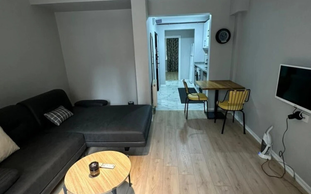 Lovely Apartment With Balcony in Esenler