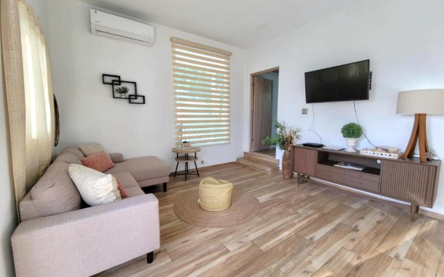 Suite 3 with private pool, tub and king size bed — фото 2