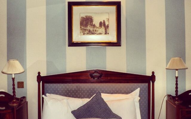 The Red Lion Hotel