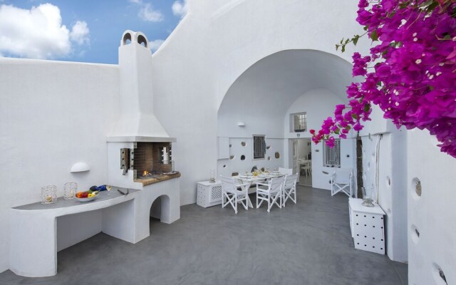 Pyrgos 3-bed Villa, Sleeps 8, With Pool and Aircon