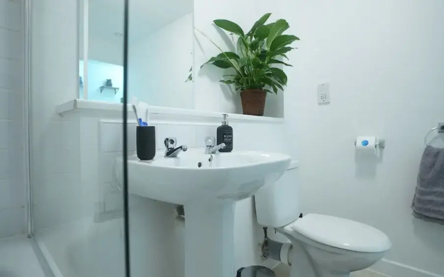 Central M K 1-bedroom Apartment, Sleeps 4, Parking