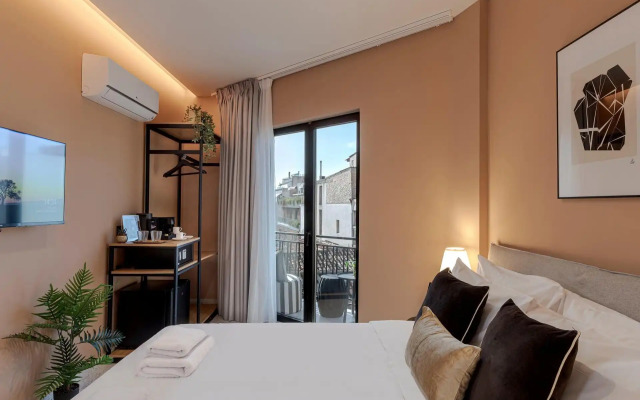 Clyde Athens by Nin&Bau