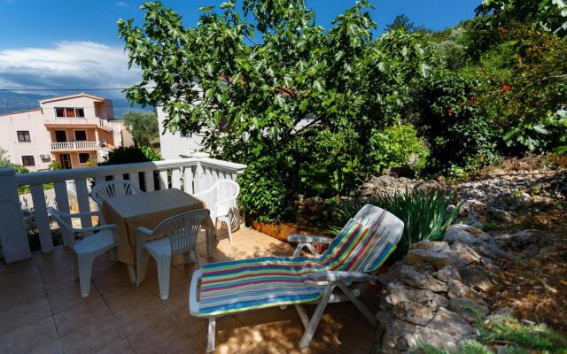 Juri - A2(2+2) in Vrbnik