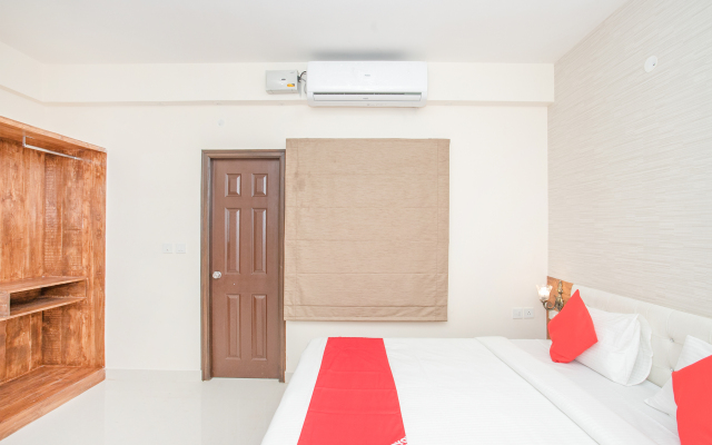 Pinewood Premium Suites by OYOY Rooms