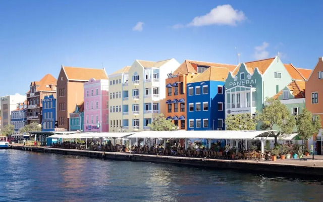 Modern Elegant Broadway Vibes in Willemstad