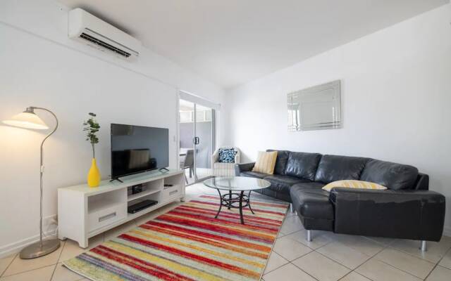Peaceful 1 Bedroom Apartment with Parking