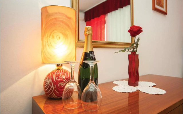 Three-Bedroom Apartment in Brodarica