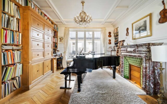 Stylish Vintage 3BR Apartment in Le Marais by GuestReady