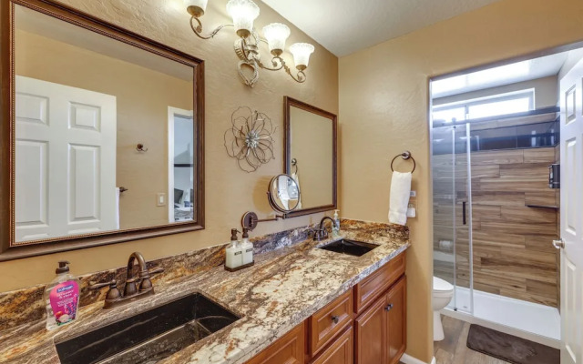 Spacious Scottsdale Home: Pool & Covered Patio