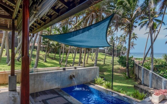 Rakuen Beach Villa