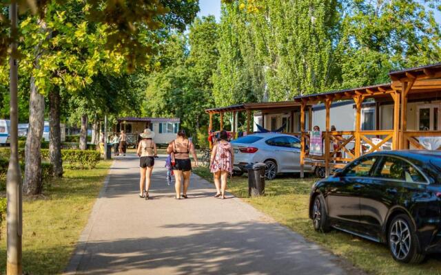 Happy Camp mobile homes in Füred Camping