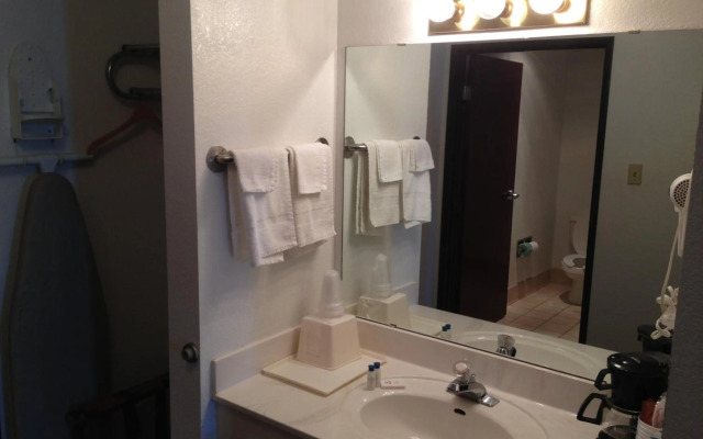 Brentwood Inn & Suites