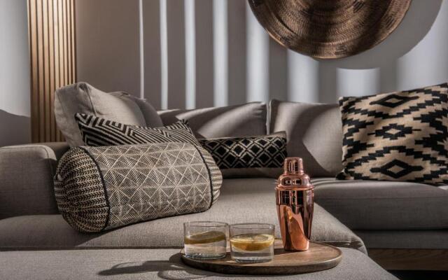 Khroma Luxury Suite 1 Beach front apartment