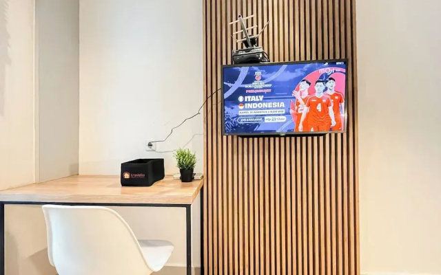 Wooden Nest 2Br Without Living Room At Evenciio Margonda Apartment